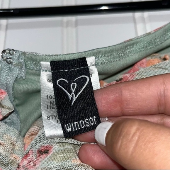 Windsor size medium green floral ruched dress - Picture 5 of 7